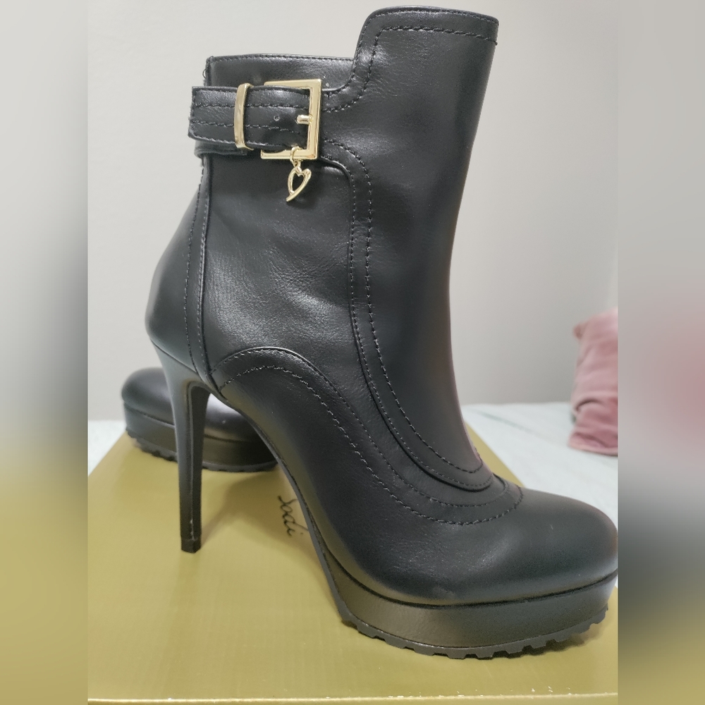Thalia Sodi Cara Booties Size 8.5